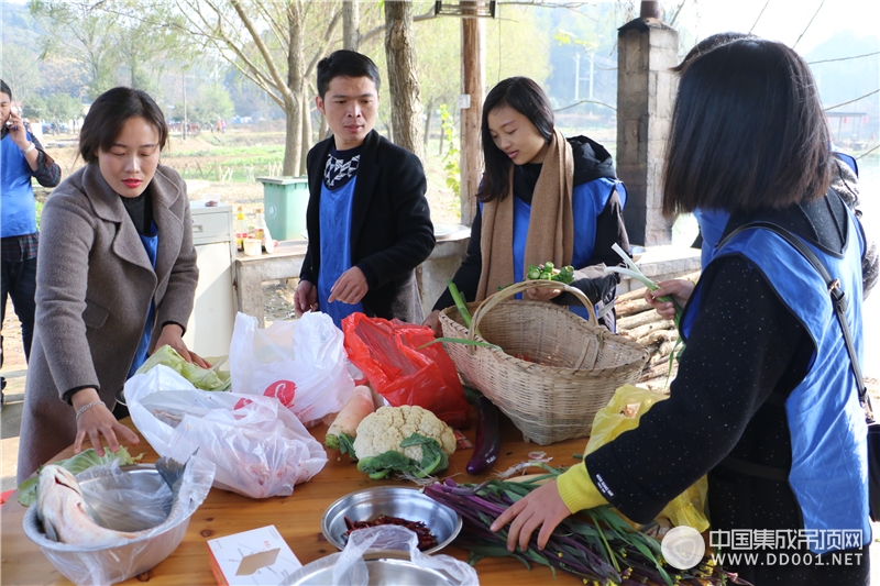 2018年現(xiàn)代吊頂墻面核心經(jīng)銷商會議暨2019新品發(fā)布會——戶外拓展